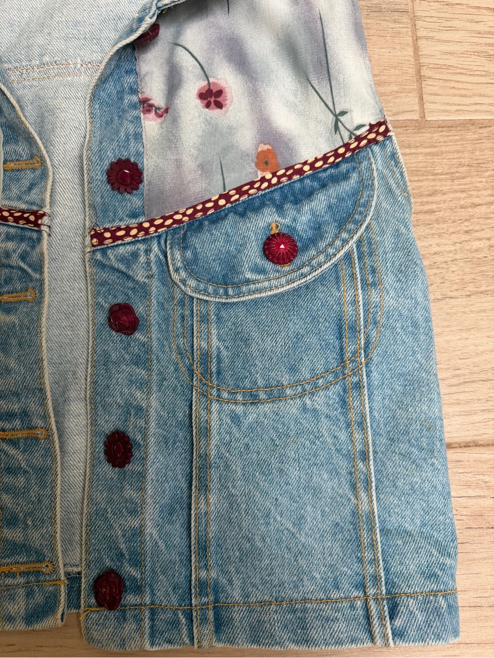 Vintage Women's Light Blue Denim Vest with Floral Embroidery - Picture 8 of 8